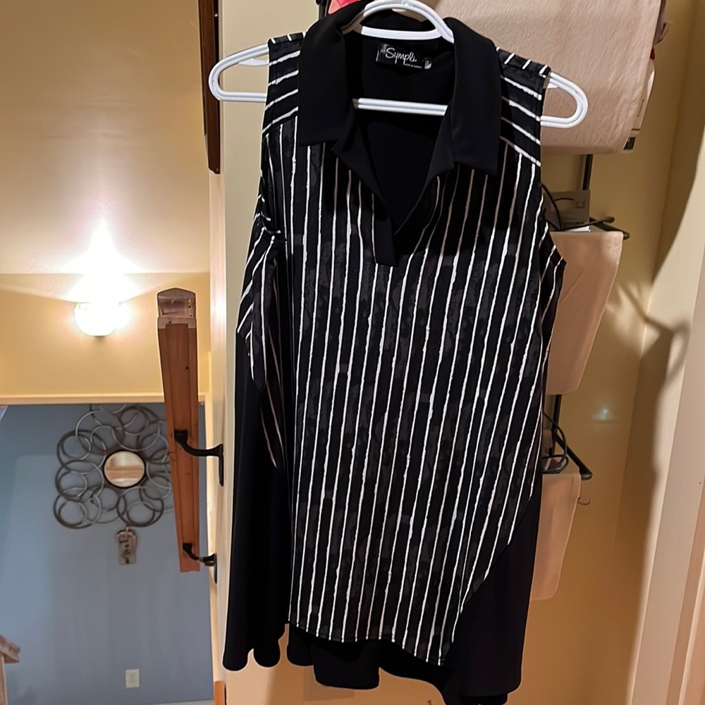 Sympli Painted Lines Black sleeveless box top size 12
